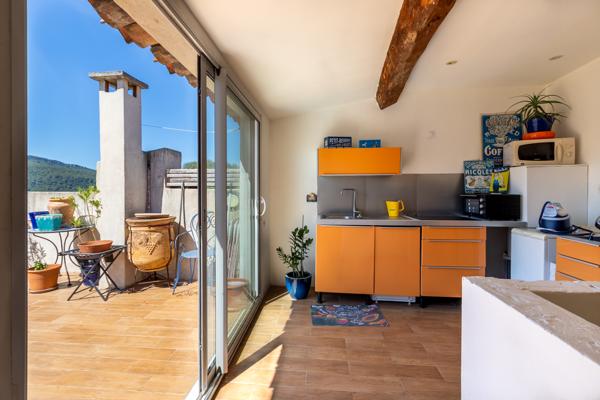 Rare à Cuges-les Pins-Maison de village de caractère de 115 M2 avec terrasse de plus de 21M2 