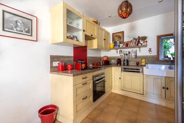 Rare à Cuges-les Pins-Maison de village de caractère de 115 M2 avec terrasse de plus de 21M2 