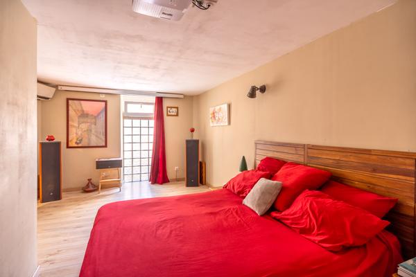 Rare à Cuges-les Pins-Maison de village de caractère de 115 M2 avec terrasse de plus de 21M2 