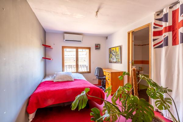 Rare à Cuges-les Pins-Maison de village de caractère de 115 M2 avec terrasse de plus de 21M2 