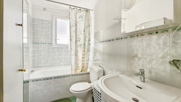 A VENDRE 3P 63M2 BEL ANCIEN IMM. ART DECO GONCOURT CANAL SAINT MARTIN PARIS 10E