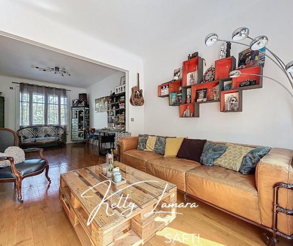 Maison familiale avec studio / RER B accessible à pied