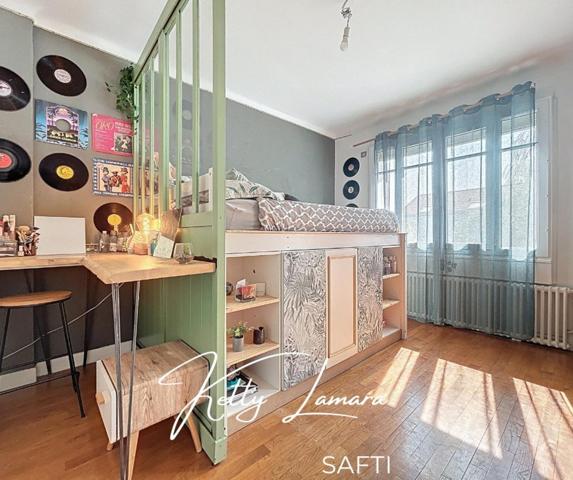 Maison familiale avec studio / RER B accessible à pied