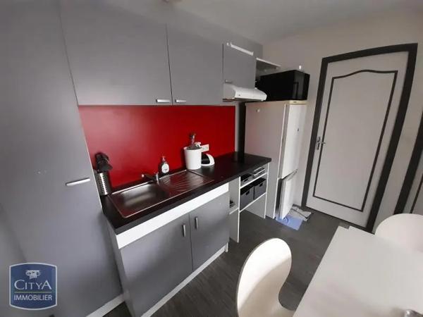 Appartement à louer 2 pièces 27.76m² Cholet (49300)