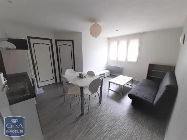 Appartement à louer 2 pièces 27.76m² Cholet (49300)