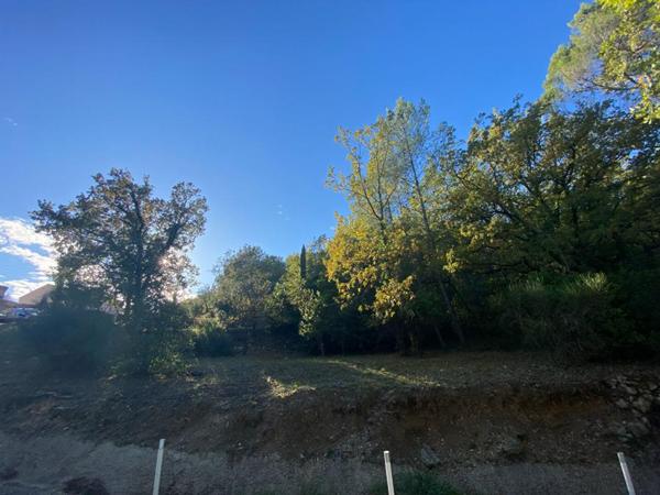 TERRAIN CONSTRUCTIBLE 401 M² FIGANIÈRES CENTRE EXPOSITION SUD