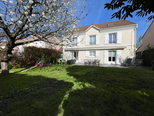 Maison Familiale Kaufman 8 pièces - 215 m2 CHEVRY-COSSIGNY DPE C