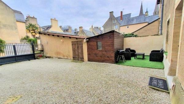 Maison de charme dans le centre historique de Bayeux écoles et commerces à pieds.