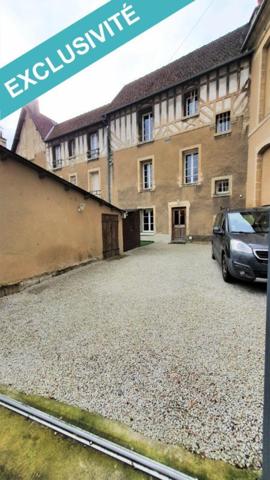 Maison de charme dans le centre historique de Bayeux écoles et commerces à pieds.