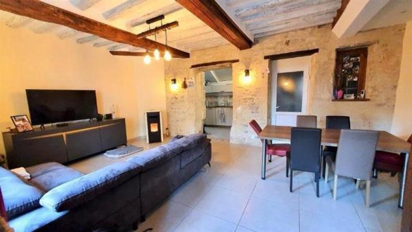 Maison de charme dans le centre historique de Bayeux écoles et commerces à pieds.