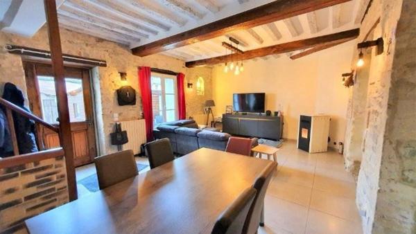 Maison de charme dans le centre historique de Bayeux écoles et commerces à pieds.