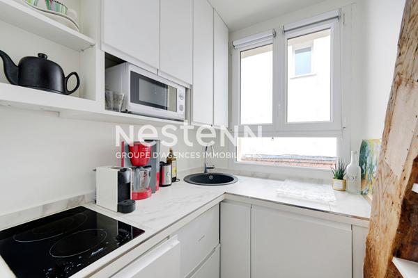 SAINT-GERMAIN-DES-PRÉS - L'EXCEPTIONNEL ! Splendide 2 Pièces Dernier Étage - Séjour Cathédrale, Poutres & Cheminée