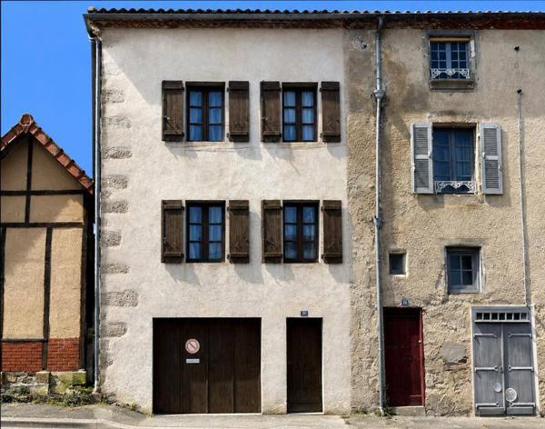 Maison 68 695 € Confolens 4 p 94 m² DPE D