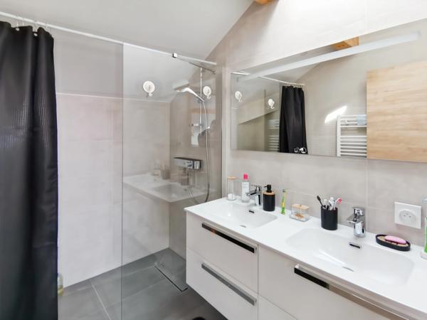 Dpt Haute Savoie (74), à vendre NEUVECELLE - HAUT DE GAMME - Appartement T4 de 132 m2 en attique vue lac exceptionnelle