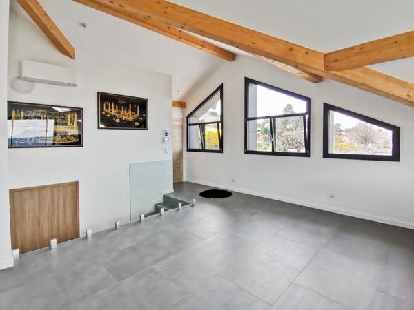 Dpt Haute Savoie (74), à vendre NEUVECELLE - HAUT DE GAMME - Appartement T4 de 132 m2 en attique vue lac exceptionnelle