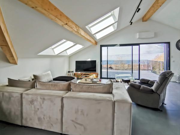 Dpt Haute Savoie (74), à vendre NEUVECELLE - HAUT DE GAMME - Appartement T4 de 132 m2 en attique vue lac exceptionnelle