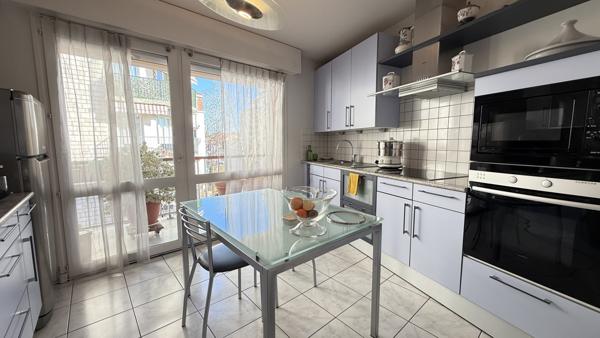 Vichy (03200) Viager occupé sans rente Dame 81 ans - Bel appartement T4 avec terrasses et garage