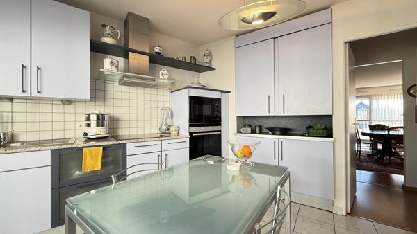 Vichy (03200) Viager occupé sans rente Dame 81 ans - Bel appartement T4 avec terrasses et garage