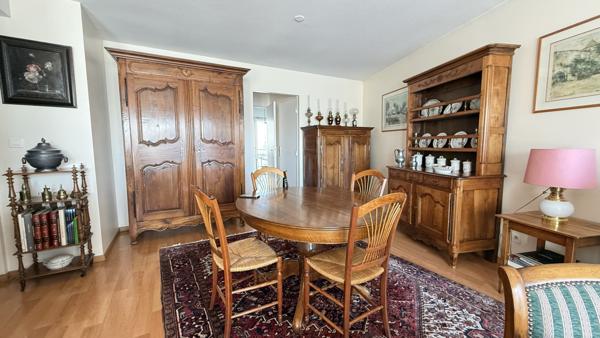 Vichy (03200) Viager occupé sans rente Dame 81 ans - Bel appartement T4 avec terrasses et garage