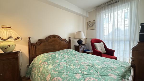 Vichy (03200) Viager occupé sans rente Dame 81 ans - Bel appartement T4 avec terrasses et garage