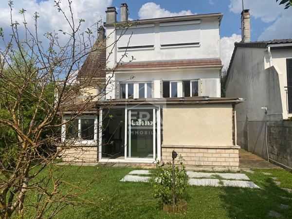 Noisy-le-Grand  - Yvris - A vendre maison 5 pièces avec sous-sol et dépendance