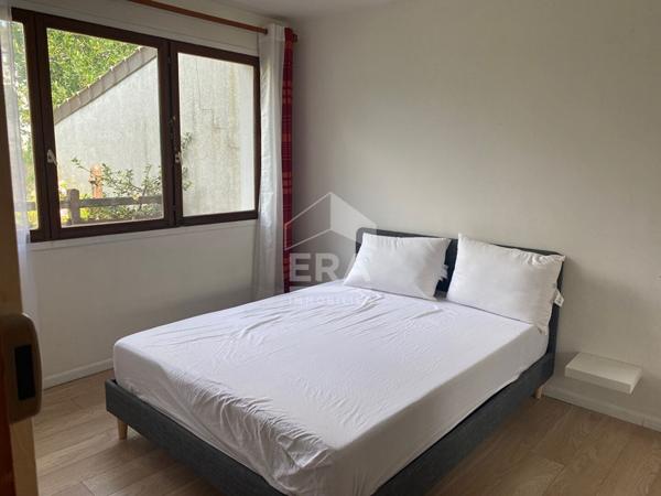 Noisy-le-Grand  - Yvris - A vendre maison 5 pièces avec sous-sol et dépendance