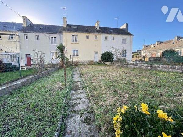 A vendre maison QUMPERLE (29)
Maison de ville édifiée en 1961, située dans un environnement ca...