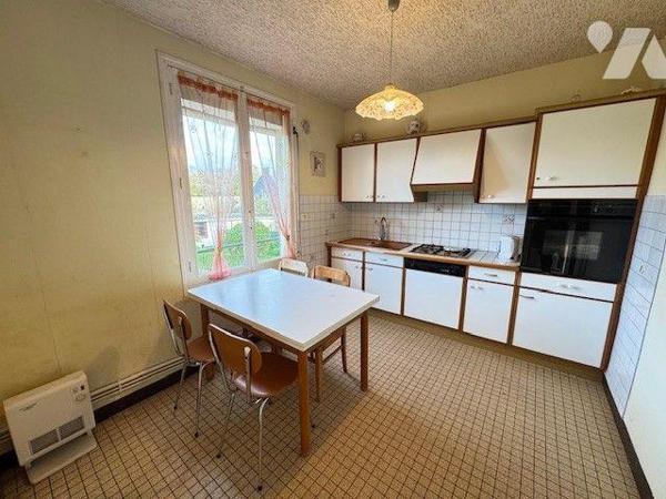 A vendre maison QUMPERLE (29)
Maison de ville édifiée en 1961, située dans un environnement ca...