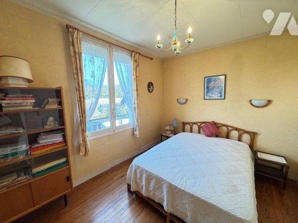 A vendre maison QUMPERLE (29)
Maison de ville édifiée en 1961, située dans un environnement ca...