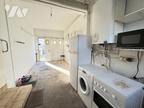 A vendre maison QUMPERLE (29)
Maison de ville édifiée en 1961, située dans un environnement ca...