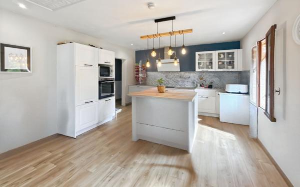 Maison à vendre    5 pièces • 135 m2 Nice