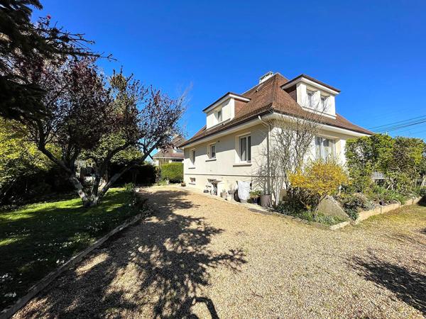 Vente
                Maison131 m² - 6 Pièces -
                    CAEN (14000)