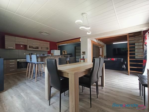 MAISON DE CAMPAGNE AU BORD DE L'EAU