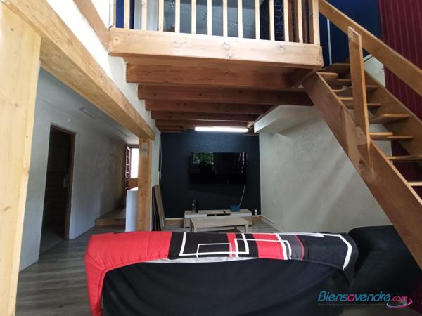 MAISON DE CAMPAGNE AU BORD DE L'EAU