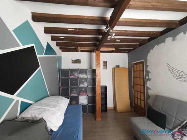 MAISON DE CAMPAGNE AU BORD DE L'EAU