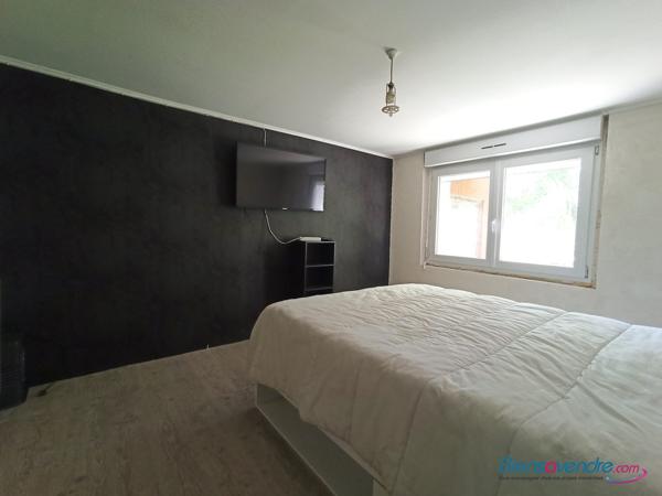 MAISON DE CAMPAGNE AU BORD DE L'EAU