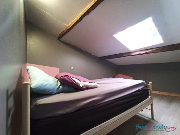 MAISON DE CAMPAGNE AU BORD DE L'EAU