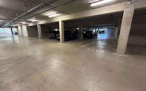 Stationnement à louer    Metz