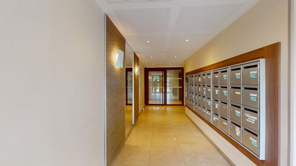 NEUILLY SUR MARNE - Appartement T2 au Dernier Étage avec Vue Dégagée