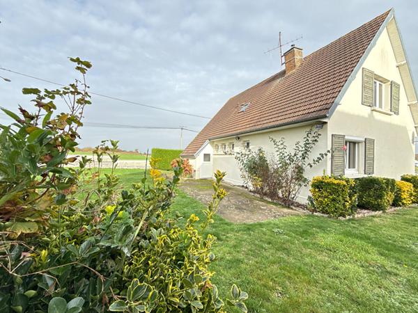 BEAUVAIS PROCHE.... Maison sur S/Sol, Cuisine, séjour double, 5 chambres. Garage et Jardin
