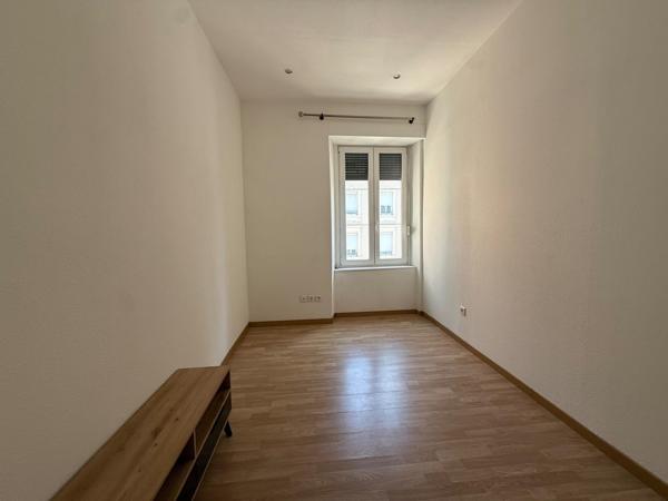 F3 dans une maison de cartactere proche salvator