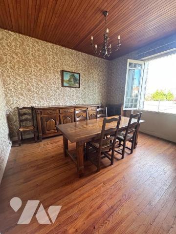 PROCHE CENTRE VILLE, MAISON AVEC JARDIN ET DEPENDANCES