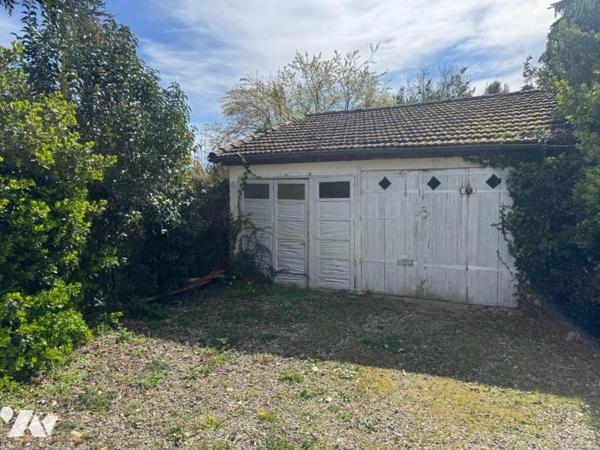 PROCHE CENTRE VILLE, MAISON AVEC JARDIN ET DEPENDANCES