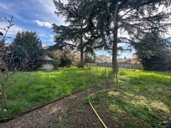 PROCHE CENTRE VILLE, MAISON AVEC JARDIN ET DEPENDANCES