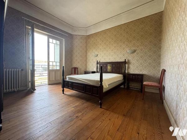 PROCHE CENTRE VILLE, MAISON AVEC JARDIN ET DEPENDANCES