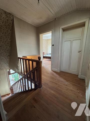 PROCHE CENTRE VILLE, MAISON AVEC JARDIN ET DEPENDANCES