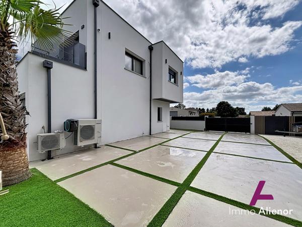 Maison contemporaine avec pisicne