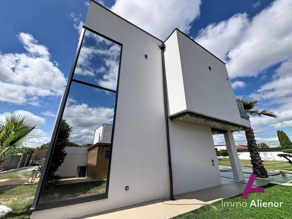 Maison contemporaine avec pisicne