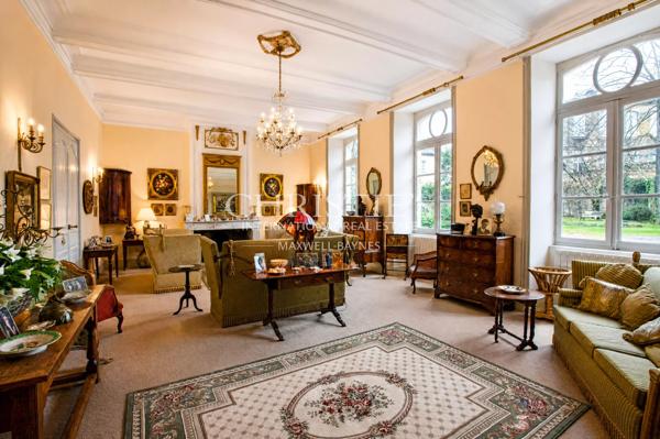 Magnifique demeure historique avec appartements d’invités, piscine et patrimoine médiéval