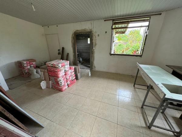 Ravissante petite maison à rénover dans le bourg de Roura